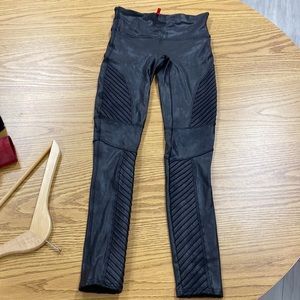 Spanx leggings size small. Gently worn.